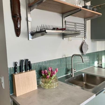 Newly Built Bright Apartment, Close To Everything If You Want To Visit Stockholm, You Will Find The Perfect Accommodation Here! Ferry Line 80 Makes It Very Convenient And Easy To Get To The City Center Nacka Ngoại thất bức ảnh