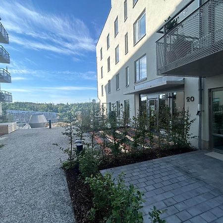 Newly Built Bright Apartment, Close To Everything If You Want To Visit Stockholm, You Will Find The Perfect Accommodation Here! Ferry Line 80 Makes It Very Convenient And Easy To Get To The City Center Nacka Ngoại thất bức ảnh