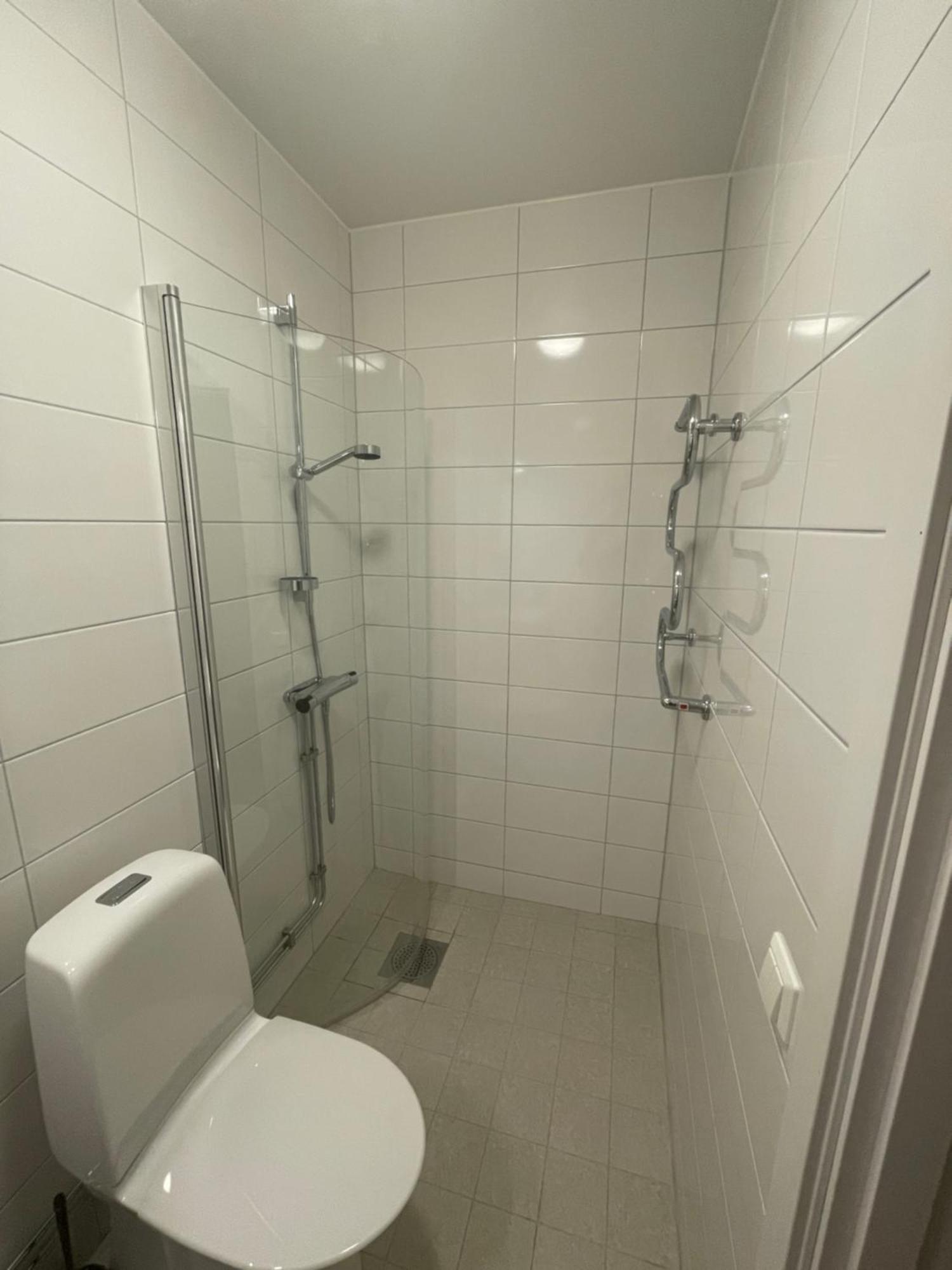 Newly Built Bright Apartment, Close To Everything If You Want To Visit Stockholm, You Will Find The Perfect Accommodation Here! Ferry Line 80 Makes It Very Convenient And Easy To Get To The City Center Nacka Ngoại thất bức ảnh