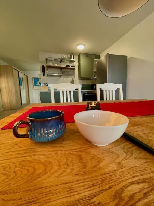 Newly Built Bright Apartment, Close To Everything If You Want To Visit Stockholm, You Will Find The Perfect Accommodation Here! Ferry Line 80 Makes It Very Convenient And Easy To Get To The City Center Nacka Ngoại thất bức ảnh