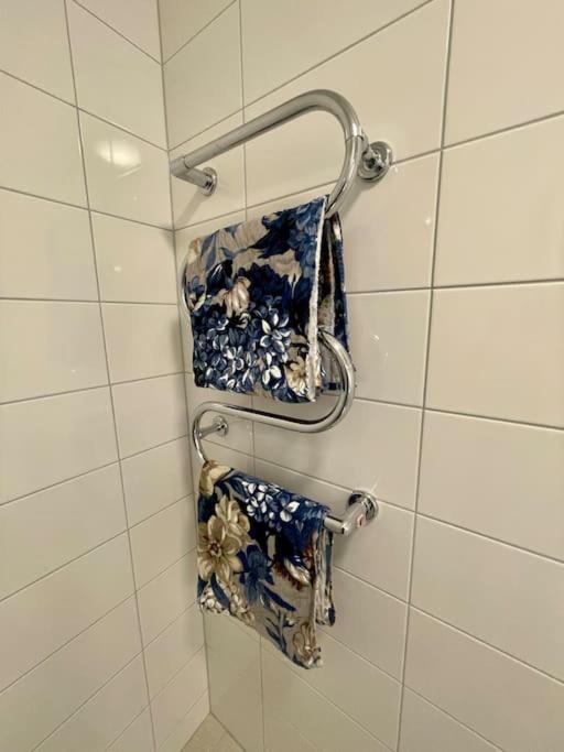 Newly Built Bright Apartment, Close To Everything If You Want To Visit Stockholm, You Will Find The Perfect Accommodation Here! Ferry Line 80 Makes It Very Convenient And Easy To Get To The City Center Nacka Ngoại thất bức ảnh