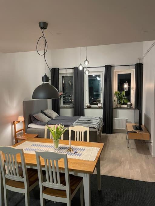 Newly Built Bright Apartment, Close To Everything If You Want To Visit Stockholm, You Will Find The Perfect Accommodation Here! Ferry Line 80 Makes It Very Convenient And Easy To Get To The City Center Nacka Ngoại thất bức ảnh