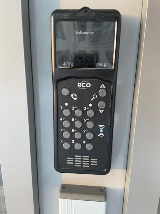 Newly Built Bright Apartment, Close To Everything If You Want To Visit Stockholm, You Will Find The Perfect Accommodation Here! Ferry Line 80 Makes It Very Convenient And Easy To Get To The City Center Nacka Ngoại thất bức ảnh