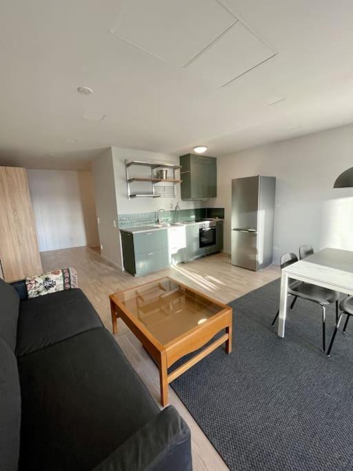 Newly Built Bright Apartment, Close To Everything If You Want To Visit Stockholm, You Will Find The Perfect Accommodation Here! Ferry Line 80 Makes It Very Convenient And Easy To Get To The City Center Nacka Ngoại thất bức ảnh