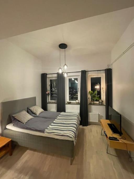 Newly Built Bright Apartment, Close To Everything If You Want To Visit Stockholm, You Will Find The Perfect Accommodation Here! Ferry Line 80 Makes It Very Convenient And Easy To Get To The City Center Nacka Ngoại thất bức ảnh