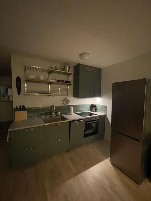 Newly Built Bright Apartment, Close To Everything If You Want To Visit Stockholm, You Will Find The Perfect Accommodation Here! Ferry Line 80 Makes It Very Convenient And Easy To Get To The City Center Nacka Ngoại thất bức ảnh
