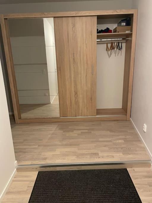 Newly Built Bright Apartment, Close To Everything If You Want To Visit Stockholm, You Will Find The Perfect Accommodation Here! Ferry Line 80 Makes It Very Convenient And Easy To Get To The City Center Nacka Ngoại thất bức ảnh
