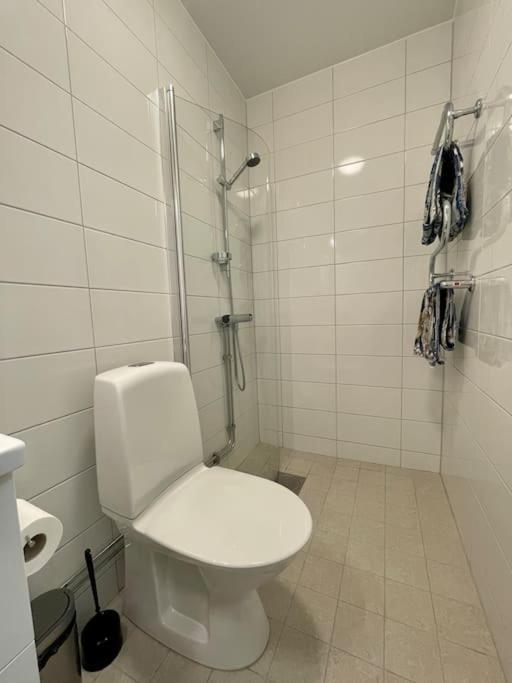 Newly Built Bright Apartment, Close To Everything If You Want To Visit Stockholm, You Will Find The Perfect Accommodation Here! Ferry Line 80 Makes It Very Convenient And Easy To Get To The City Center Nacka Ngoại thất bức ảnh
