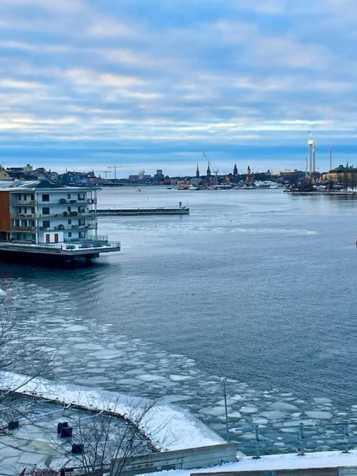 Newly Built Bright Apartment, Close To Everything If You Want To Visit Stockholm, You Will Find The Perfect Accommodation Here! Ferry Line 80 Makes It Very Convenient And Easy To Get To The City Center Nacka Ngoại thất bức ảnh