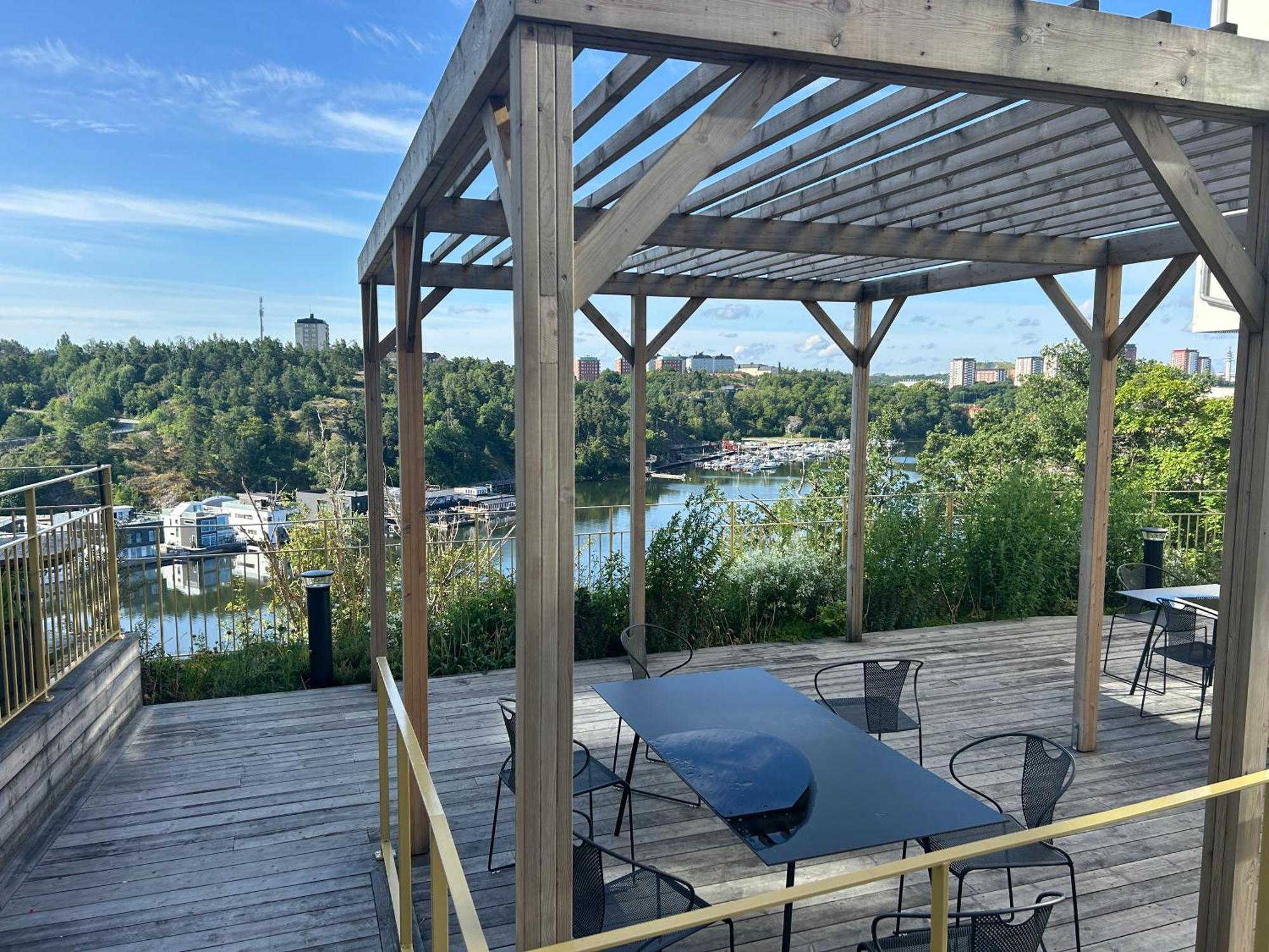 Newly Built Bright Apartment, Close To Everything If You Want To Visit Stockholm, You Will Find The Perfect Accommodation Here! Ferry Line 80 Makes It Very Convenient And Easy To Get To The City Center Nacka Ngoại thất bức ảnh